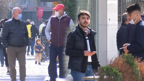 Sokağa Çıkma Yasağına rağmen Sokaklar Kalabalık