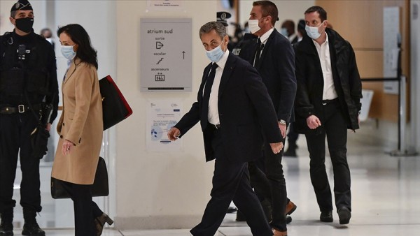 Eski Fransa Cumhurbaşkanı Sarkozy 3 Yıl Hapis Cezasına Çarptırıldı