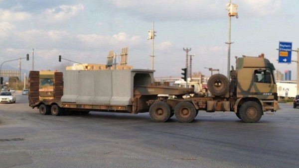 TSK, Suriye Sınırına Tank ve Beton Blok Sevk Etti