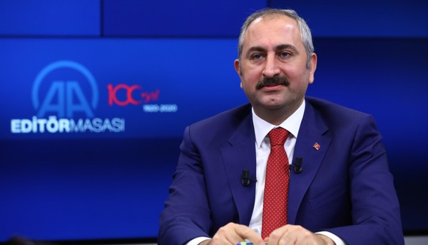 Adalet Bakanı Gül: Türkiye Darbecilerin Yaptığı Anayasaya Mahkum mu?