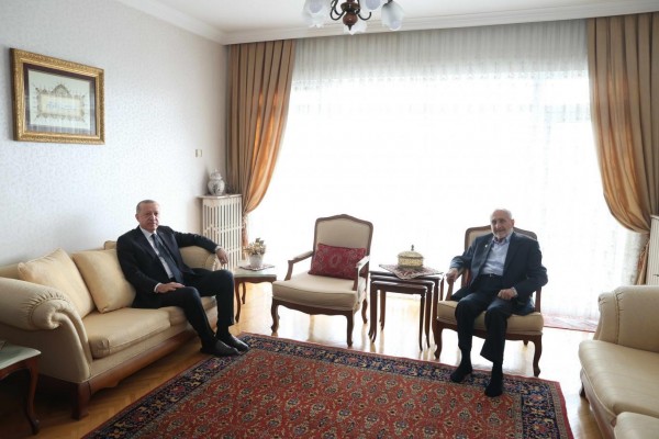 Oğuzhan Asiltürk Saadet Partisini Karıştırdı: Erdoğan'a Meylediyor