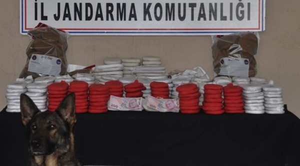 Sınır Karakolu Komutanının Aracında 82 Kilo Uyuşturucu Bulundu