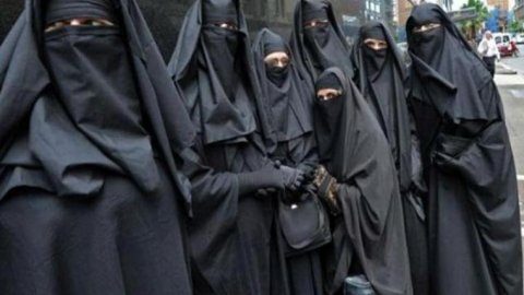 İsviçre Halkı Burka Yasağına Evet Dedi 