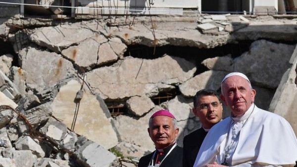 Papa Musul'da Kilise Enkazında Dua Etti