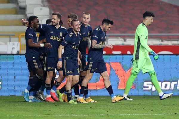Fenerbahçe Üç Puanı Üç Golle Aldı