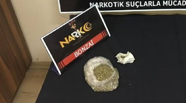 'Hamileyim' Diyen Kadının Karnından 1 Kilo Bonzai Çıktı