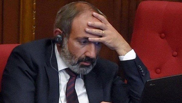 Paşinyan, Genelkurmay Başkanı'nı Yine Görevden Aldı