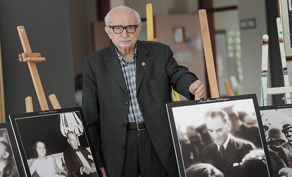 ABB'ye 10 Bin Atatürk Fotoğrafı Hediye Etti