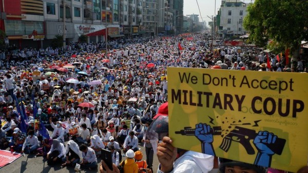 Myanmar'da Darbe Karşıtı Gösterilerde 12 Kişi Daha Öldürüldü