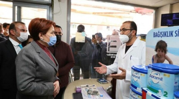 Meral Akşener'den 'Askıda Mama' Kampanyası