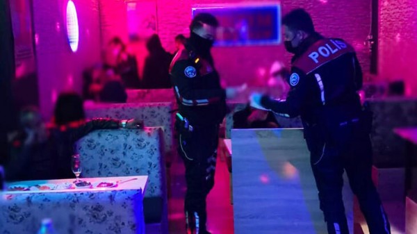 Ruhsatsız Eğlence Mekanında 31 Kişiye Ceza