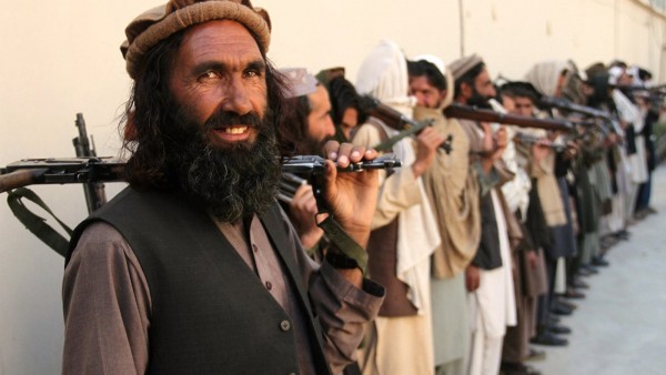 Taliban, Barış Görüşmeleri Sürerken Afganistan'ı Kana Buladı