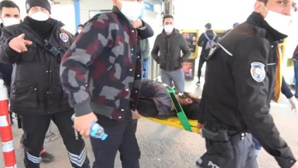 HES Kodu Olmayan Magandalar, Metrobüs Durağında Taşkınlık Edince Dayak Yedi