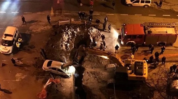 Kayseri'de Üzerine Otomobil Düşen İşçi Hayatını Kaybetti