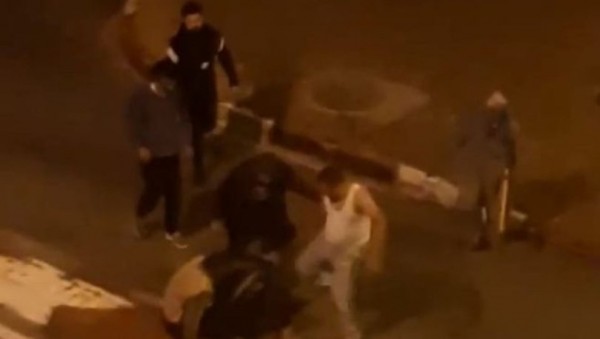 5 Kişi 1 Kişiyi Bayıltana Kadar Dövdü