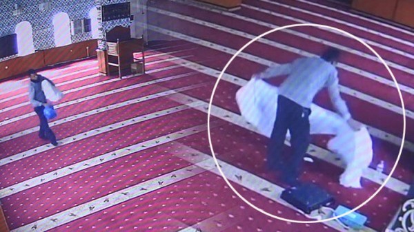 Camideki Ses Cihazını Kefene Sarıp Çaldı