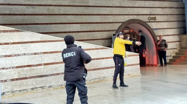 İşten Çıkarılan Temizlik Görevlisi Kendini Yakmaya Çalıştı