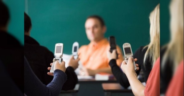 AYM: Öğrencinin İntiharından Cep Telefonuna El Koyan Öğretmen Sorumlu