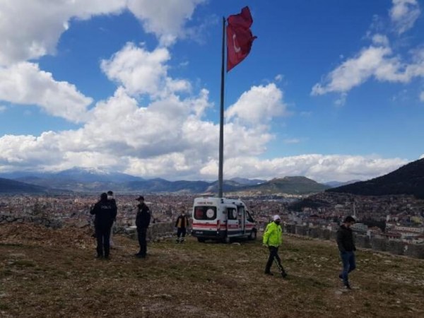 17 Yaşındaki Genç Kızı Bıçaklayarak Öldürdü