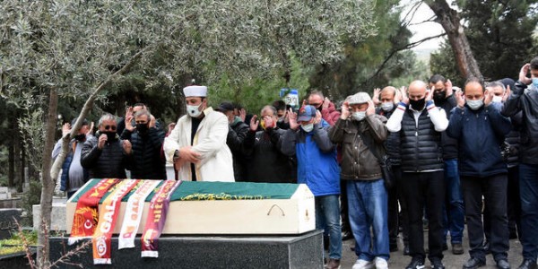 Erhan Önal İzmir'de Toprağa Verildi