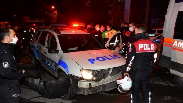 İzmir'de 2 İlçede Trafik Kazası: 4 Yaralı