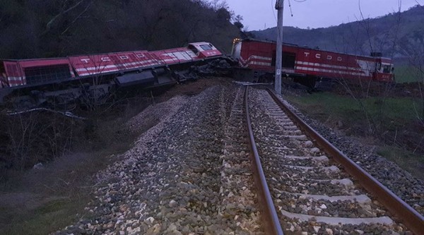 Balıkesir'de Yük Treni Raydan Çıktı