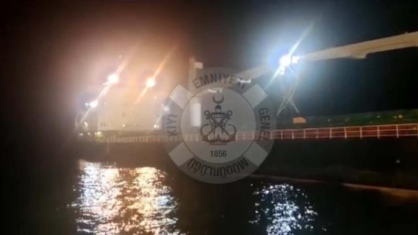 Bir Gemi, Bozcaada'da Karaya Oturdu