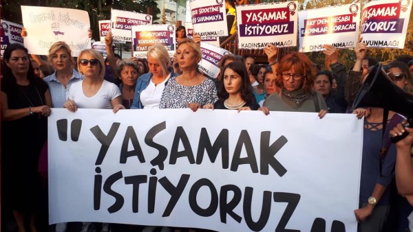 72 Yaşındaki Adam Eşini Göğsünden Vurdu