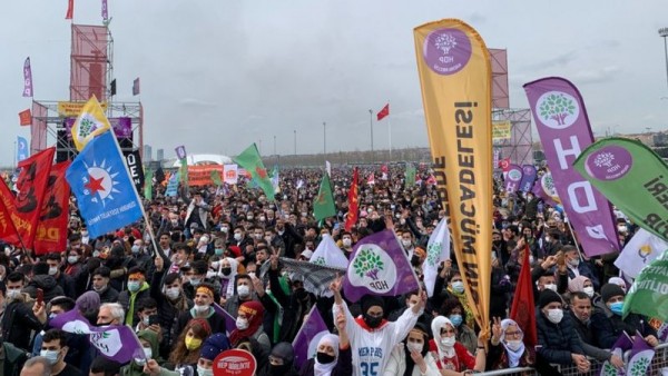 Nevruz Mitinginde HDP Propagandası