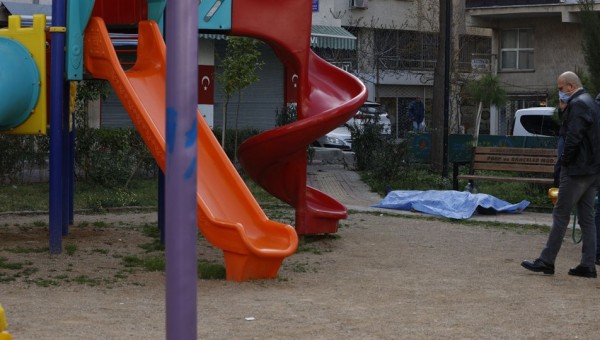 Antalya'da Yaşlı Bir Evsiz, Çocuk Parkında Ölü Bulundu