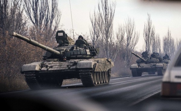 Rus Tankları Donetsk'e İlerliyor