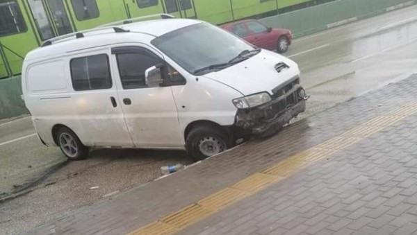 Suriyeliye Ait Kaçak Okul Servisi Kaza Yaptı: Araçtan 20 Öğrenci Çıktı