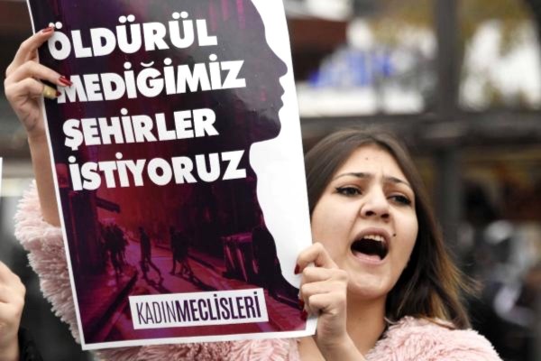Boşanma Aşamasında Olduğu Eşini Katletti