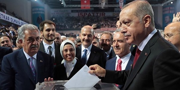 Lebaleb Dolu Otobüsler AKP Kongresini Doldurmak İçin Ankara'ya Geldi