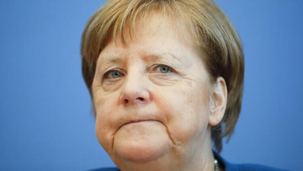 Merkel, Özür Dileyerek Kapanma Kararını Geri Çekti