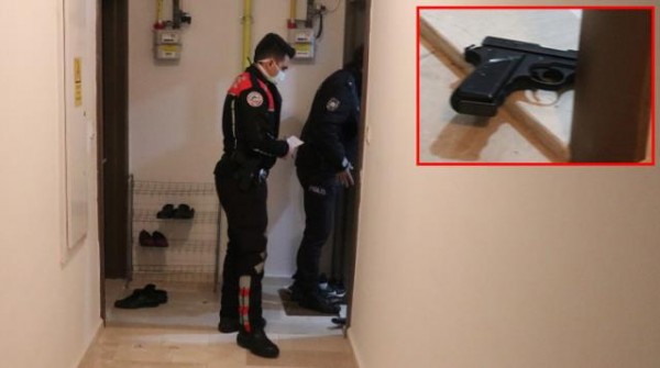 Barışma Teklif Ettiği Kız Arkadaşı Kapıyı Açmayınca Kendini Vurdu