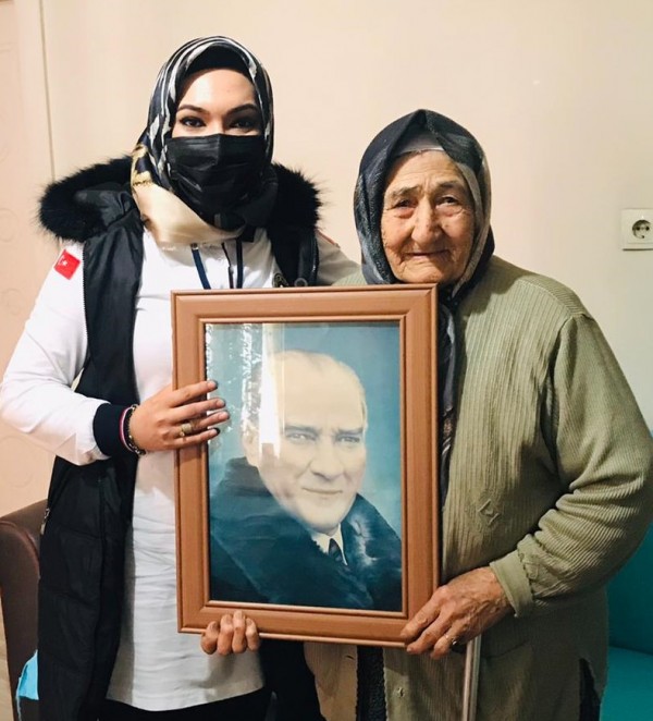 Iğdırlı Nine, 112 Acil'i Arayıp Atatürk Portresi İstedi: Anlamlı...