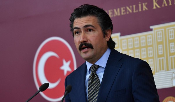 'Lebaleb' Kongre Savunması: Görüntüler Yatay Çekimden Dolayı Kalabalık Çıkmış