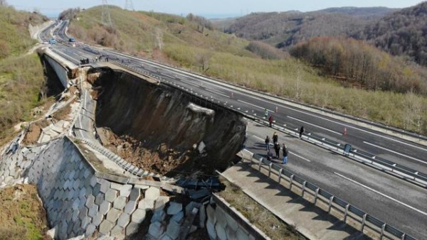 Düzce-Zonguldak Yolu Çöktü
