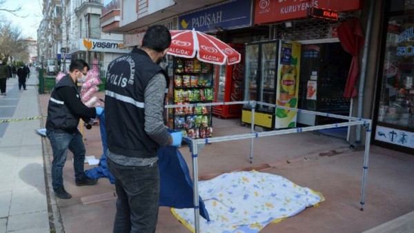 Hava Almak İçin Çıktığı Balkondan Düşüp Öldü