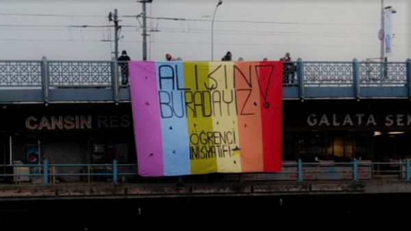 Galata Köprüsüne LGBT Bayrağı Astılar