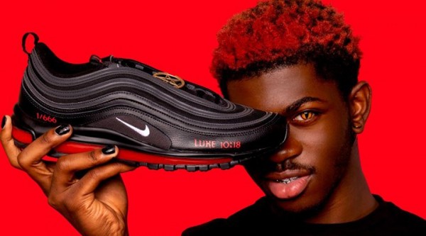 Nike, İçinde İnsan Kanı Bulunan Ayakkabılar Satan MSCHF'e Dava Açtı