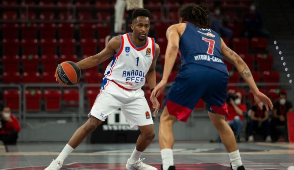 Anadolu Efes, Baskonia Galibiyetiyle İlk 4'ü Garantiledi