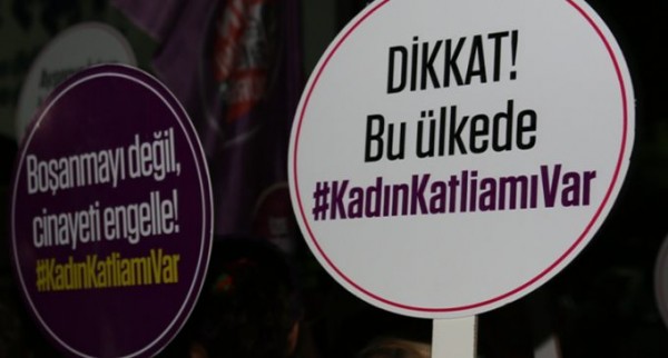 İzmir'de Bir Erkek, Evli Olduğu Kadını Boğarak Katletti