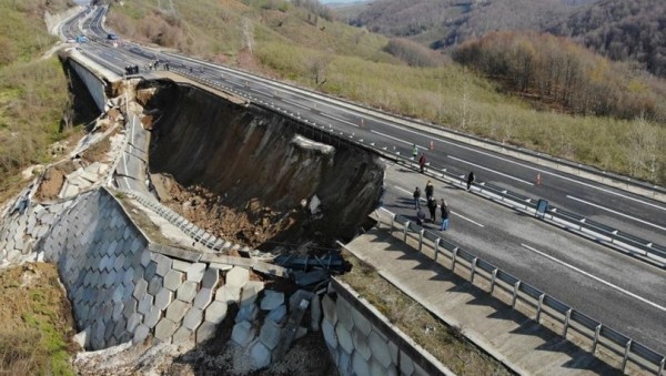 Limak'ın Yaptığı Düzce-Zonguldak Yolu Nasıl Çöktü?