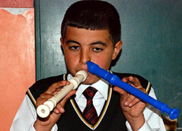 5 Çocuk Ortak Flüt Kullandı 14 Kişi Çin Virüsüne Yakalandı
