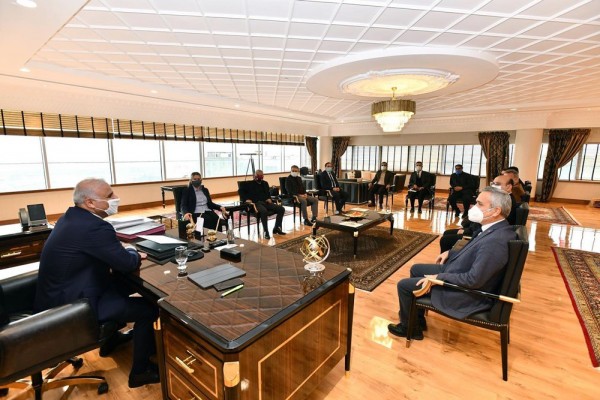 AKP’li Başkana 395 Bin Liralık Heykel ve Rölyef