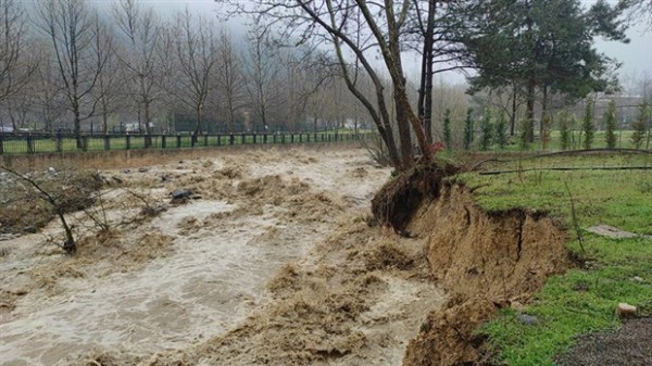 Bursa'da Dereler Taştı, Tarım Arazileri Sular Altında Kaldı