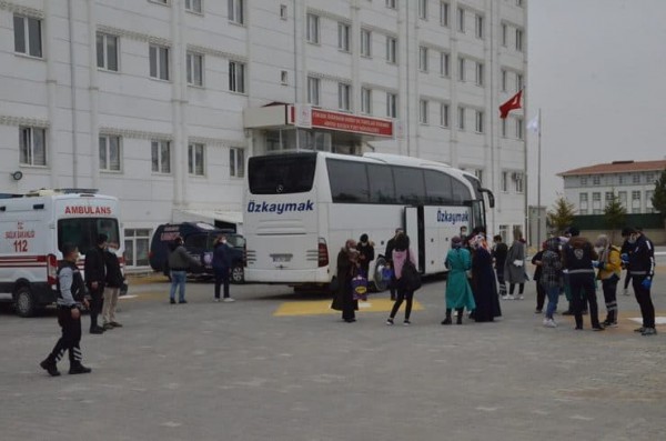 Sonucu Beklemeden Otobüse Binen Kadın Covid-19 Hastası Çıktı, Tüm Yolcular Karantinaya Alındı