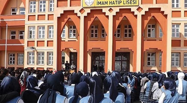 Vatandaş Anadolu Lisesi İstiyor, MEB Israrla İmam Hatip Diyor